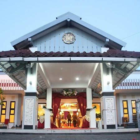 University Club Kejayan Extérieur photo